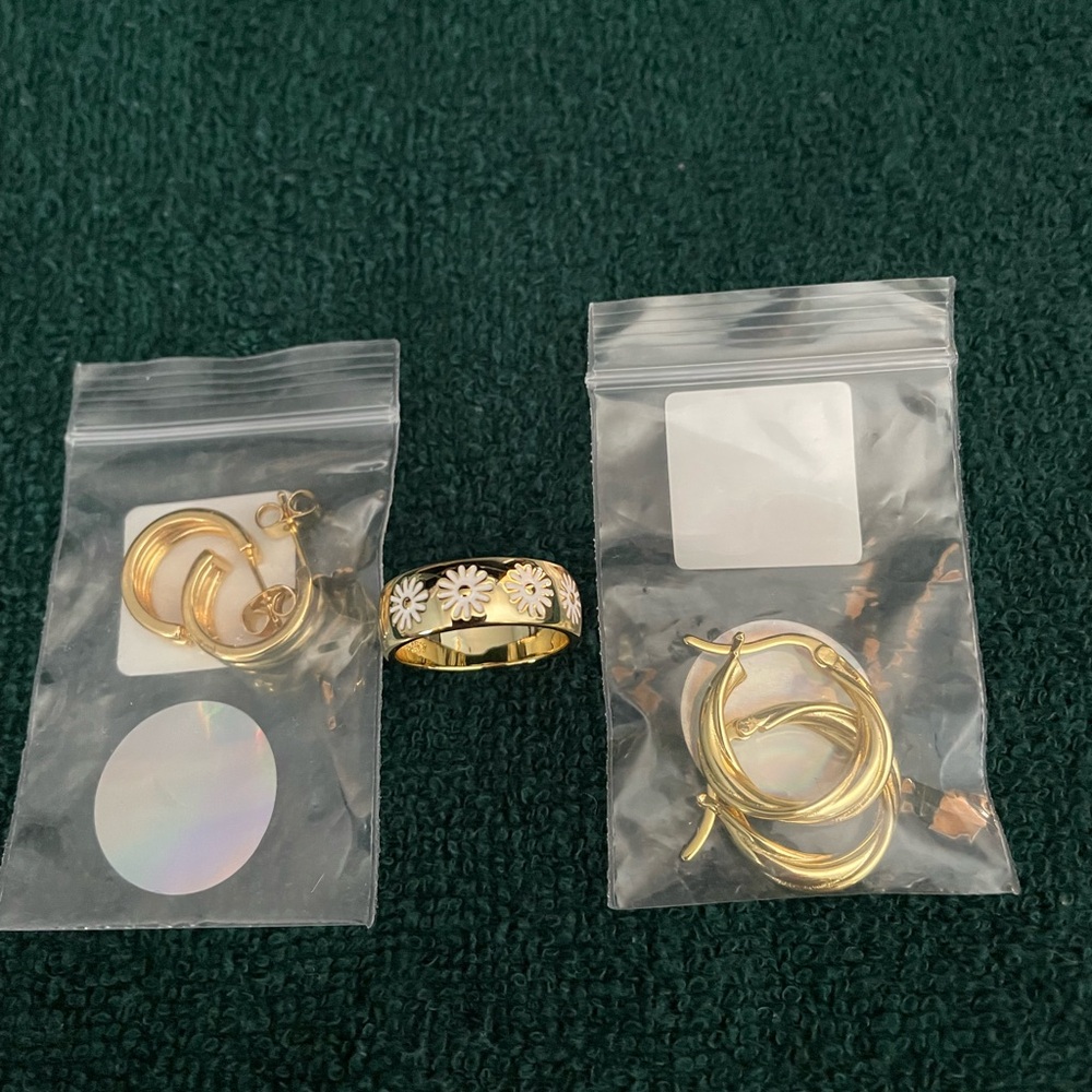 Evry Gold Floral Ring and Hoop Earrings Set